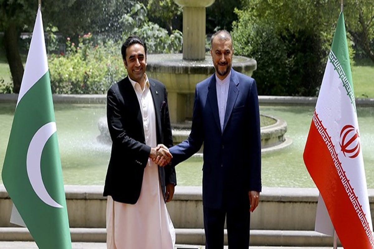 وزیر خارجه پاکستان: محکم پشت ایران ایستاده&zwnj;ایم