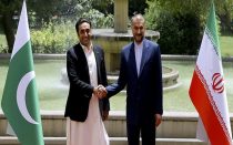 وزیر خارجه پاکستان: محکم پشت ایران ایستاده&zwnj;ایم